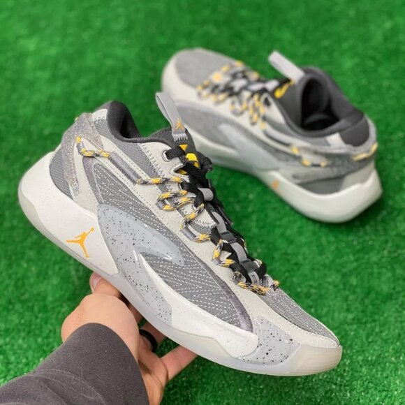 Nike Air Jordan Luka 2 Low Mens Basketball Shoes Gray DX9013-008 VNDS Size 9 - Picture 1 of 7